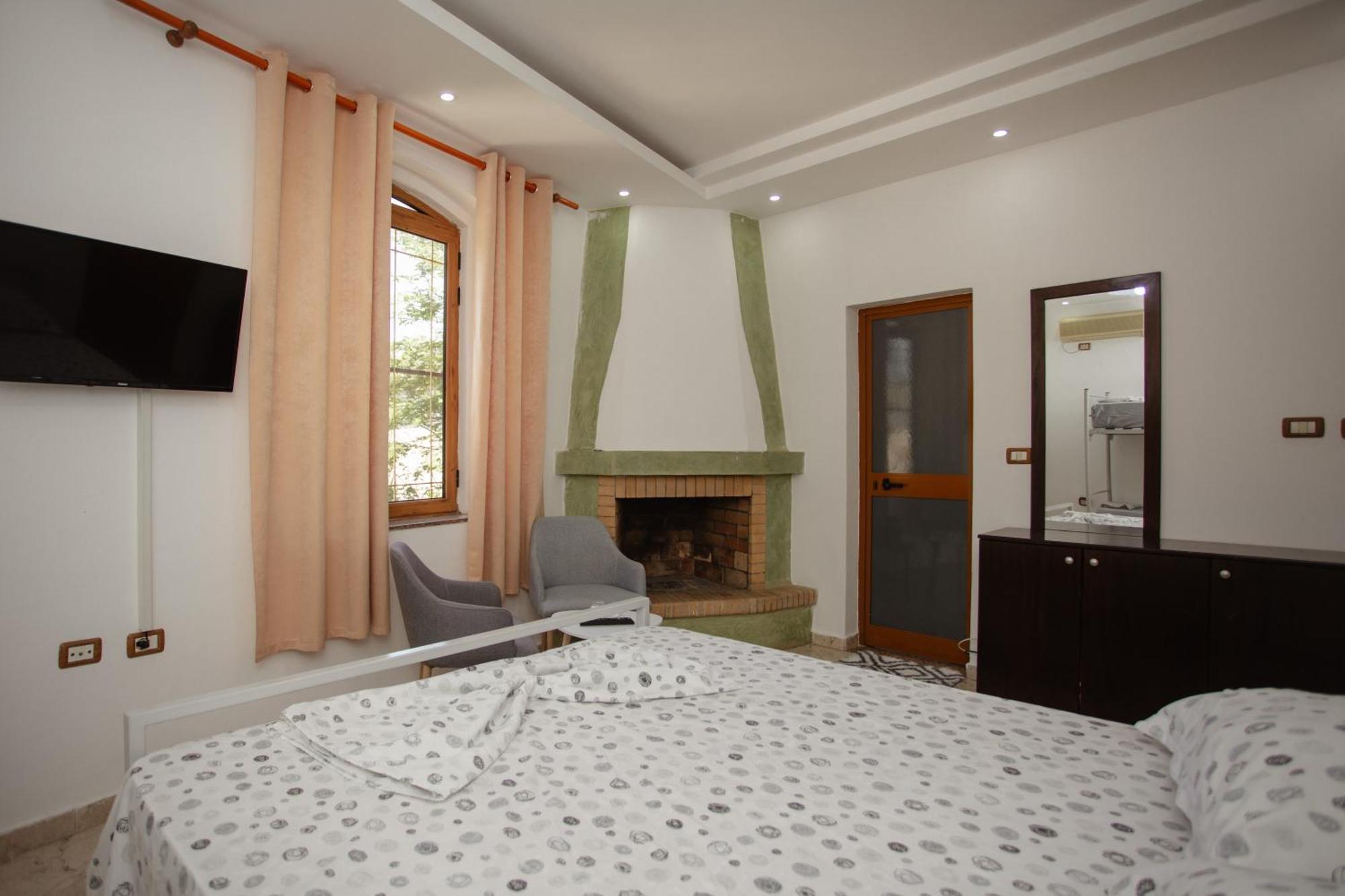 Hotel Shkodra Lake Shiroka ภายนอก รูปภาพ